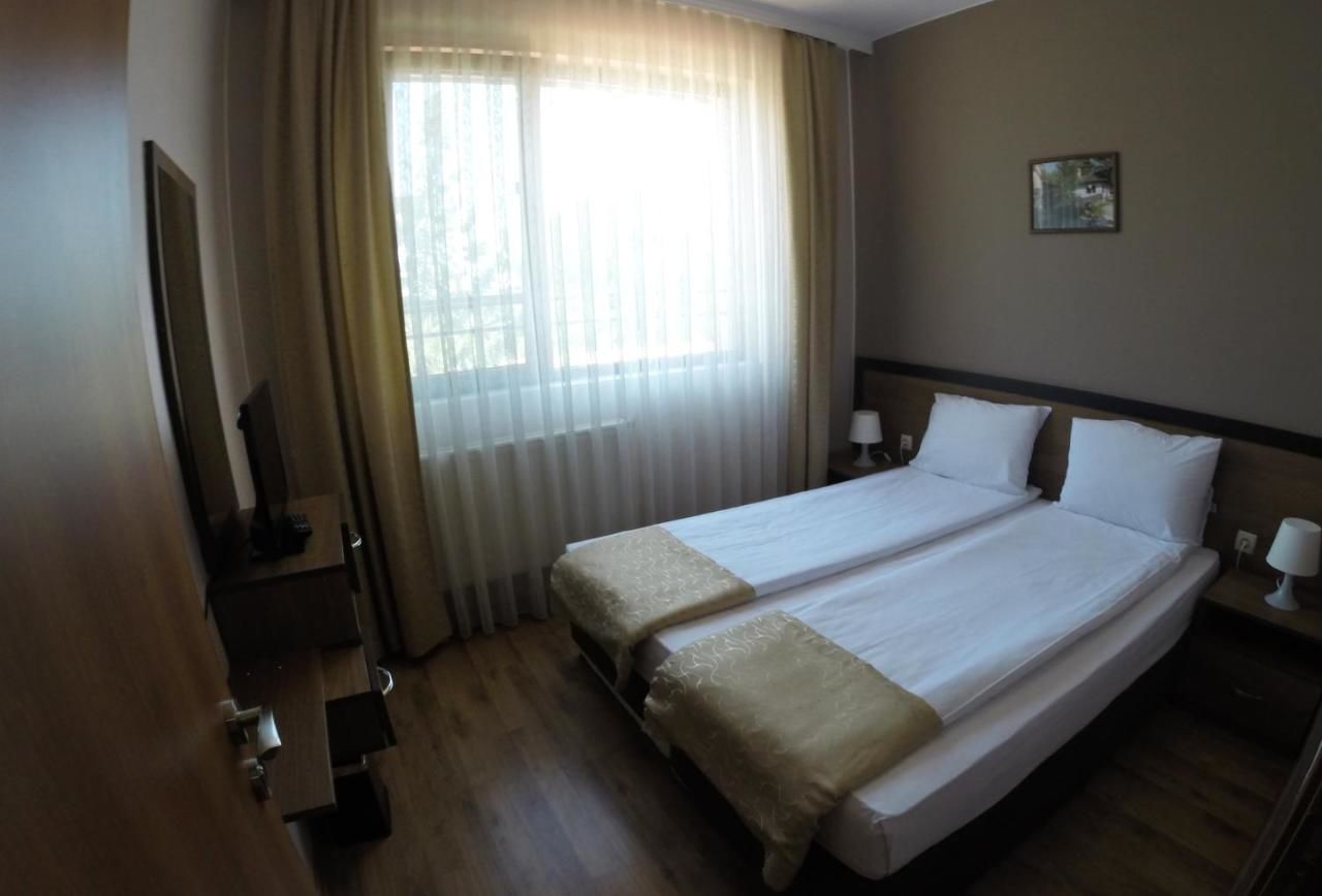 Отель Spa Hotel Ivelia Dŭbnitsa-11